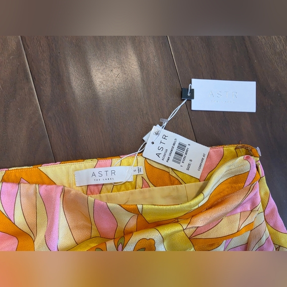 NWT ASTR The Label Retro Floral Mini Skirt Size Small Bright Multicolor - Picture 2 of 5